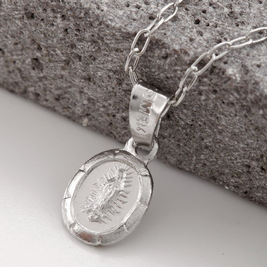 MEDALLA OVAL MINI CON CADENA D05